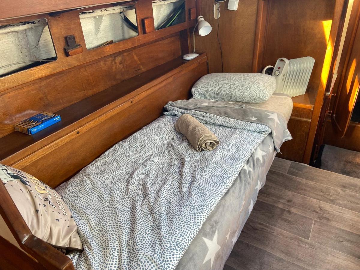 Готель Fantastic Sailing Boat To Sleep In Барселона Екстер'єр фото