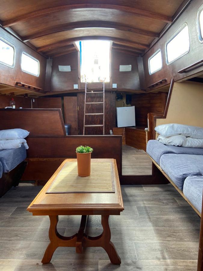 Готель Fantastic Sailing Boat To Sleep In Барселона Екстер'єр фото